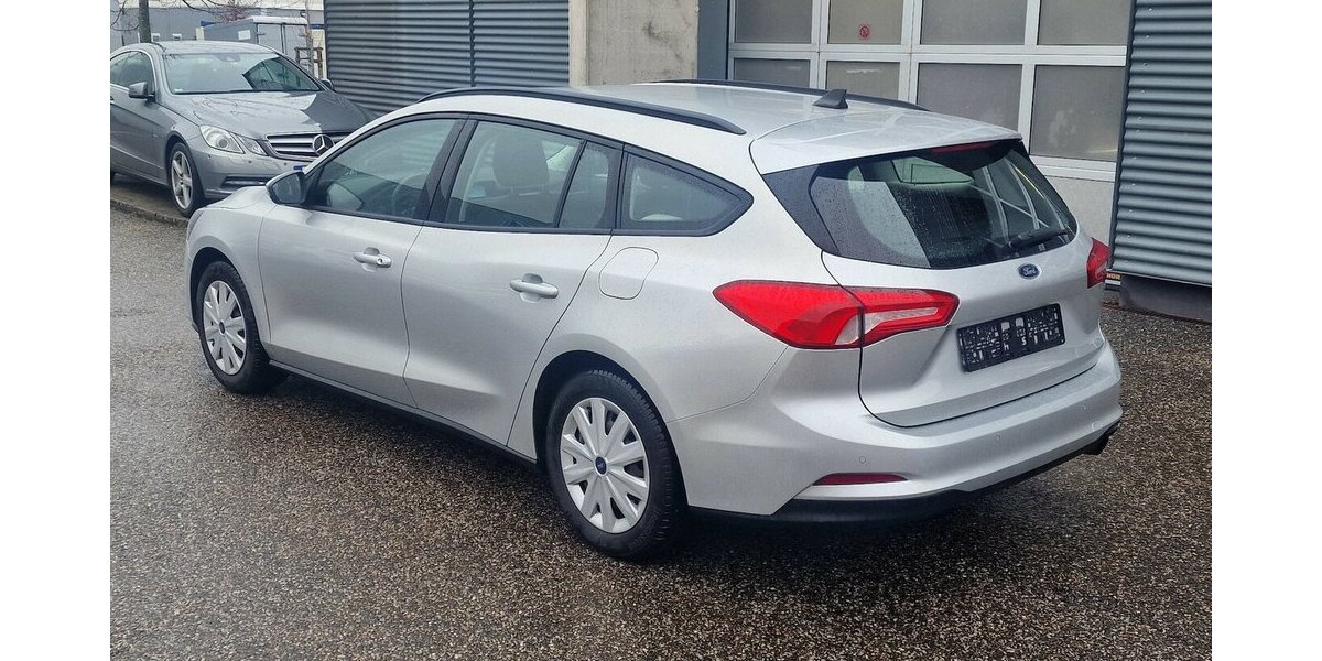 Ford Focus 1.0 EcoBoot Trend 52.000 km 15.399 &euro; Landau 76829