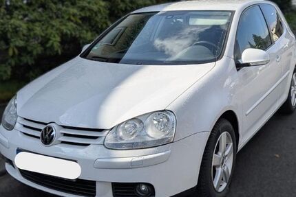 VW Golf 104.754 km 3.690 &euro; Saarbrücken 66121