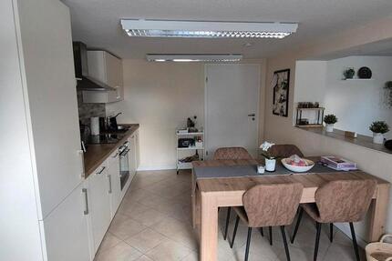 Wohnung zu Vermieten (700€ Warmmiete) zimmer