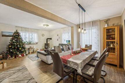 Einfamilienhaus mit Einliegerwohnung, Terrasse, Photovoltaik und E-Ladestation 6 zimmer