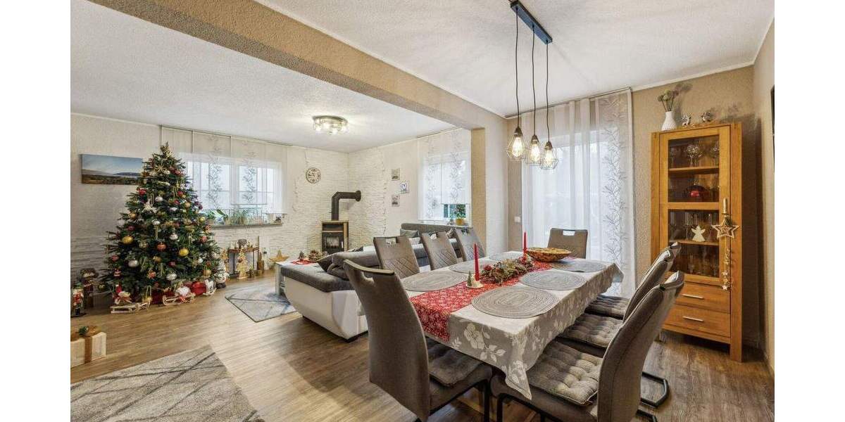 Einfamilienhaus mit Einliegerwohnung, Terrasse, Photovoltaik und E-Ladestation 6 zimmer