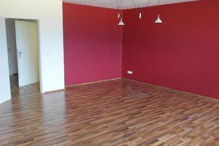 Helle traumhafte große moderne 4 Z.-Whg. m. Super-Aussicht, Badewanne, Balkon, Dusche u. Garagen! zimmer