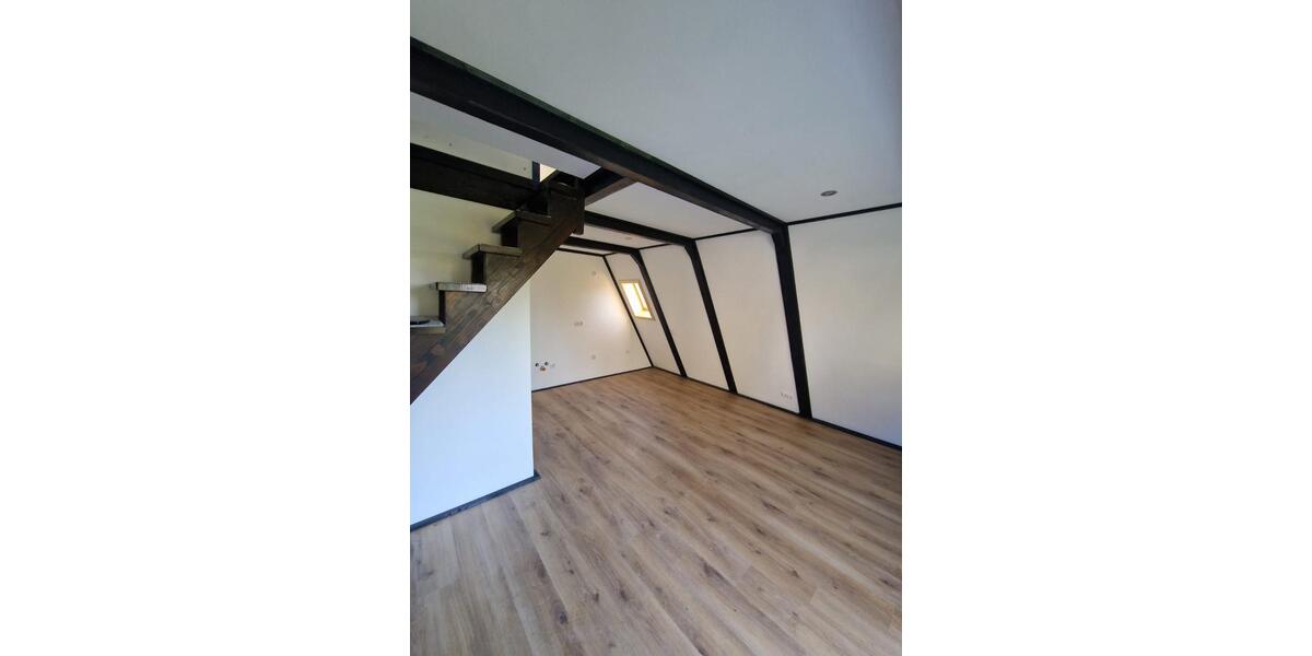 Schönes Nurdachhaus in der Natur zimmer