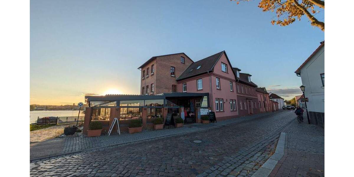 Etagenwohnung Malchow - 3 Zimmer, 200 m&sup2;, 1.250&euro; | Angebot:24918522