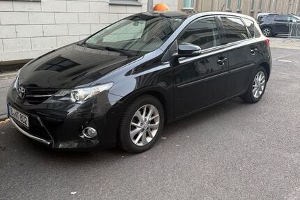 Toyota Auris 92.000 km 8.200 € Berlin 10117