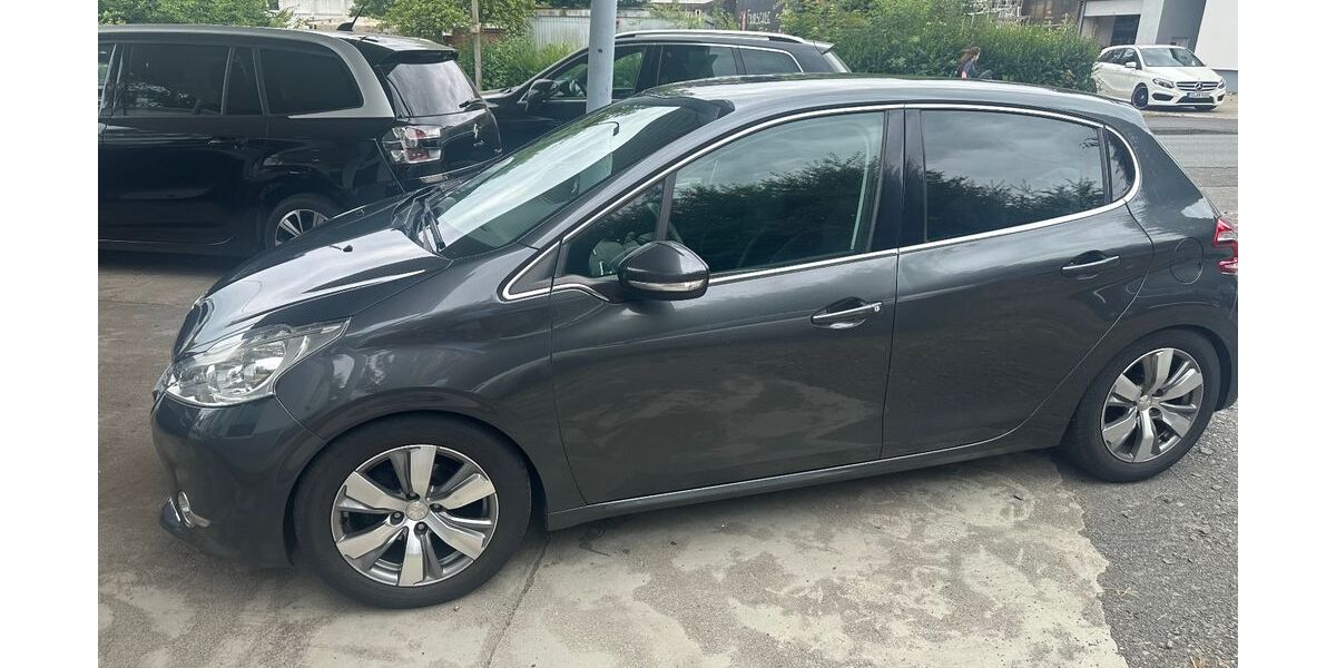 Peugeot 208 182.000 km 3.950 &euro; Siegen 57078