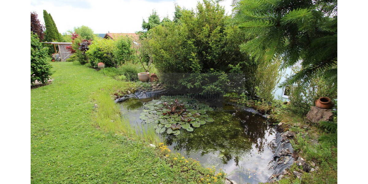 Wohnen auf einer Ebene mit Weitblick: Gepflegter Bungalow mit Einliegerwohnung, sonnigem Garten und Panorama in Toplage von Blumberg! 5 zimmer