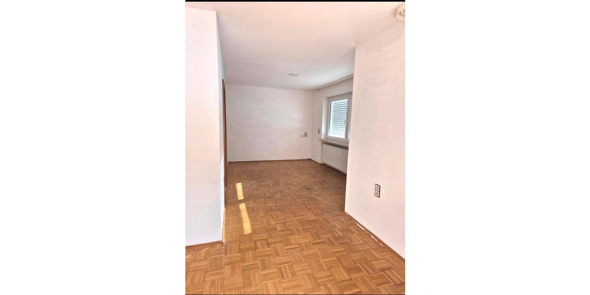 Erdgeschoßwohnung Regenstauf - 4 Zimmer, 124 m&sup2;, 1.000&euro; | Angebot:25126685