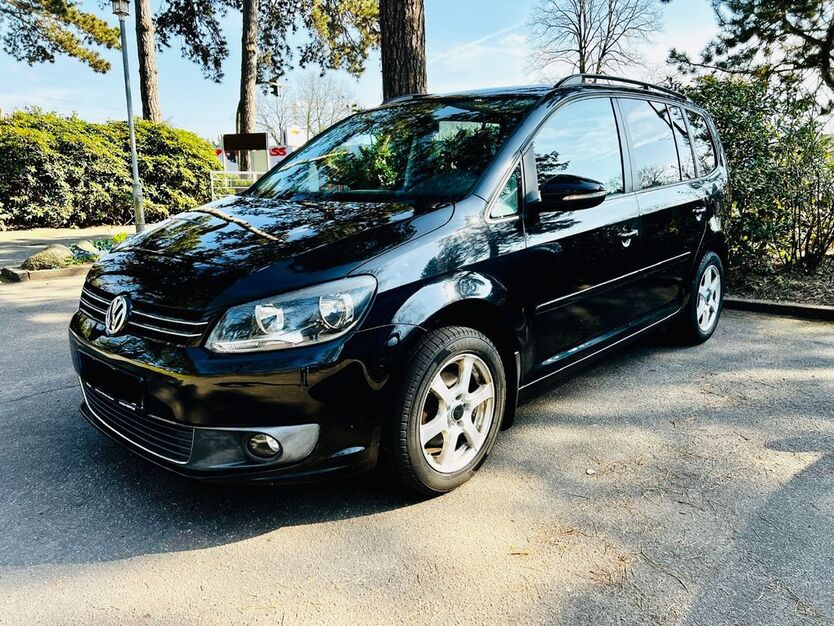 VW Touran 141.000 km 6.499 € Hamburg 22147