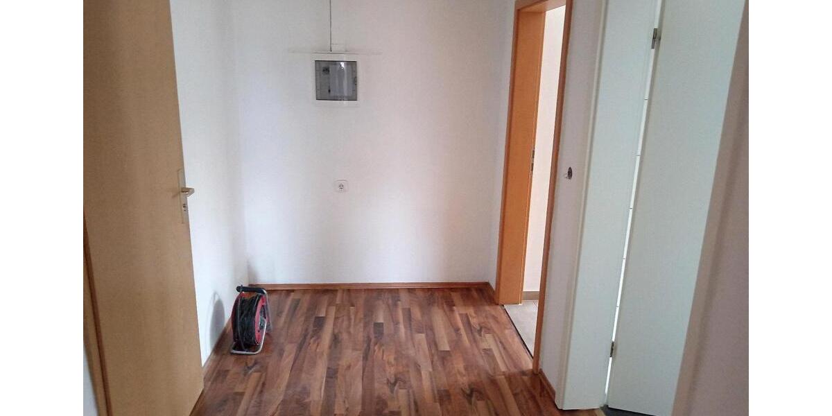 Etagenwohnung Flöha - 3 Zimmer, 69 m&sup2;, 420&euro; | Angebot:25932534