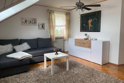Möblierte DG-Wohnung