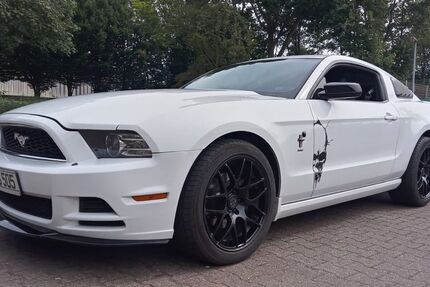 Ford Mustang 131.000 km 20.000 &euro; Duisburg 47138