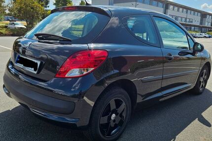 Peugeot 207 140.000 km 1.295 &euro; Paderborn 33098