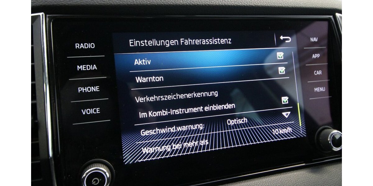 Skoda Karoq 1.5 TSI 7-DSG Style NAVI+LED+KAMERA+ALU18 124.679 km 17.900 &euro; Hagenow 19230