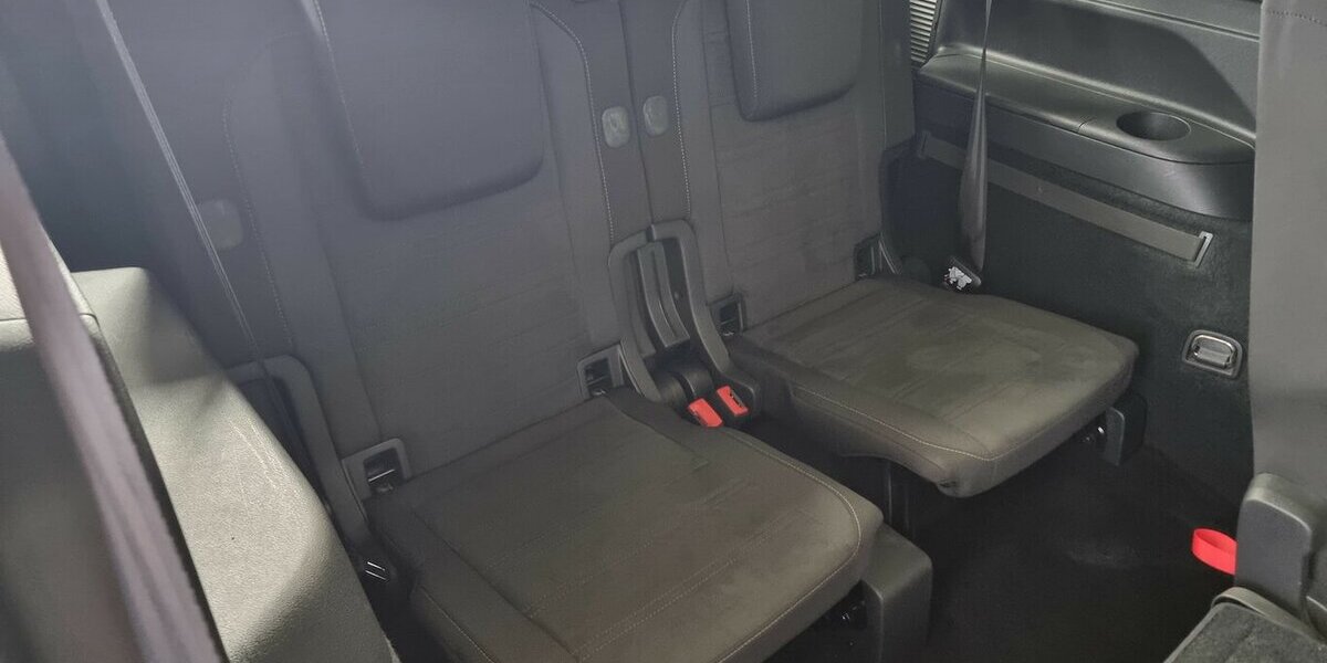 VW Touran Highline BMT LED ACC Nav Panorama 7-Sitze 37.700 km 27.850 &euro; Garrel 49681