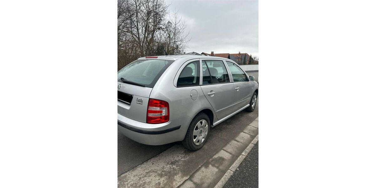 Skoda Fabia 150.504 km 2.800 &euro; Sand 97522