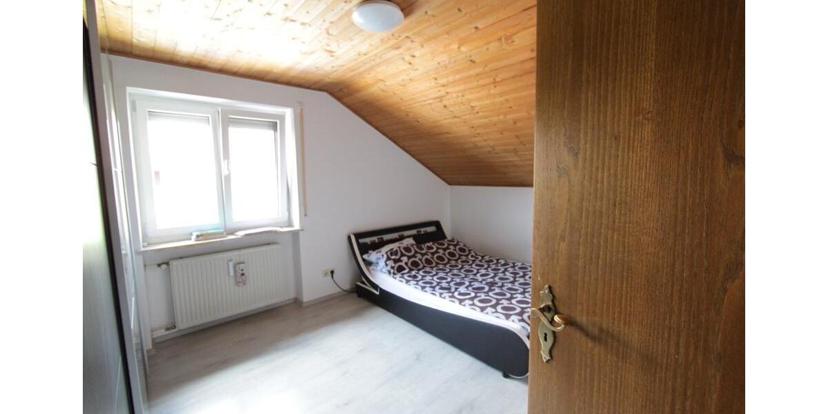 Dachgeschoßwohnung Hohenlinden - 3.5 Zimmer, 90 m&sup2;, 1.000&euro; | Angebot:26546183