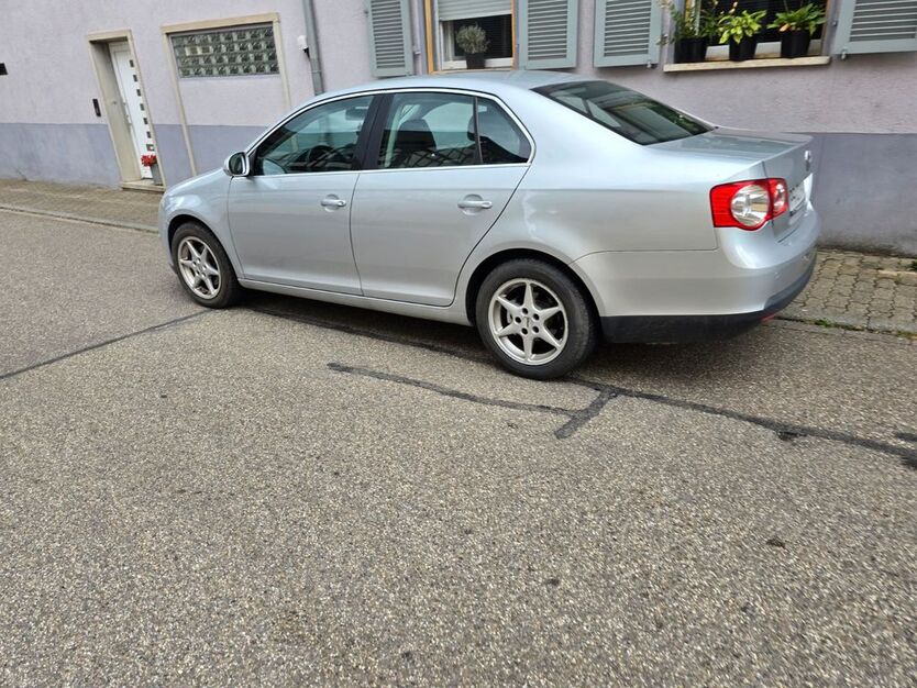 VW Jetta 180.000 km 3.200 € Keltern 75210