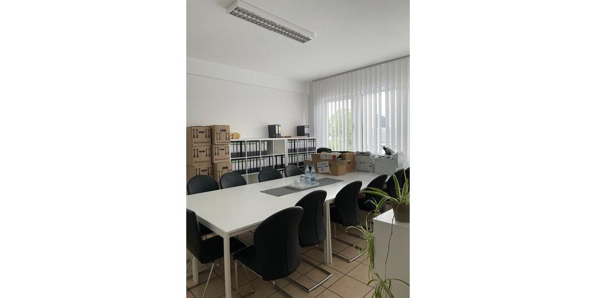 Großzügige Büro- Praxisfläche in zentraler Lage zimmer