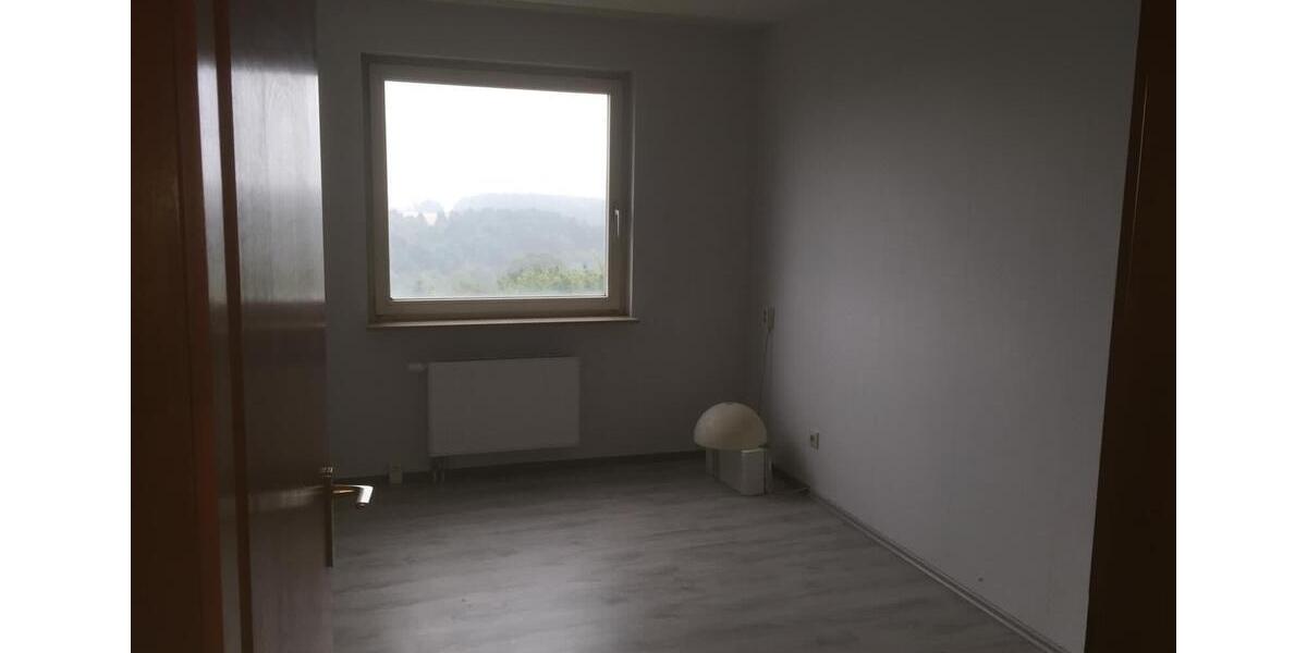 Etagenwohnung Remscheid Gemarkung Bergisch Born - 3.5 Zimmer, 98 m&sup2;, 220.000&euro; | Angebot:24954000