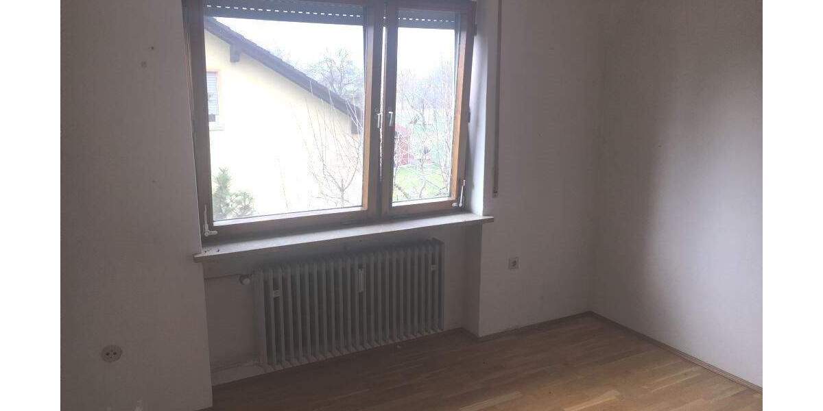 Etagenwohnung Bad Staffelstein Unterzettlitz - 4 Zimmer, 120 m&sup2;, 750&euro; | Angebot:25567846