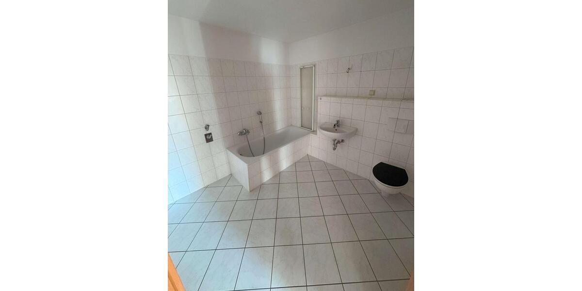 Dachgeschoßwohnung Oelsnitz (Vogtland) - 3 Zimmer, 83 m&sup2;, 280&euro; | Angebot:26698388