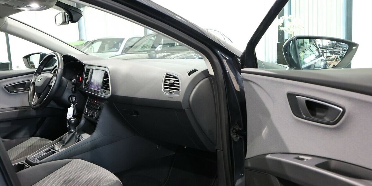 Seat Leon 1.6 TDI STYLE / NAVI-PLUS+APPLE+ANDROID 111.000 km 14.555 &euro; Hamm 59077