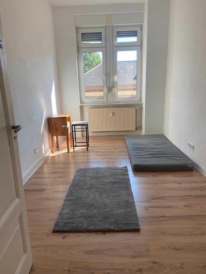 Zimmer in einer Wohnung in vitaler Lage zu vermieten