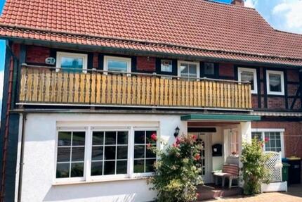 Haus Eschershausen - 11 Zimmer, 300 m&sup2;, 750&euro; | Angebot:25419553