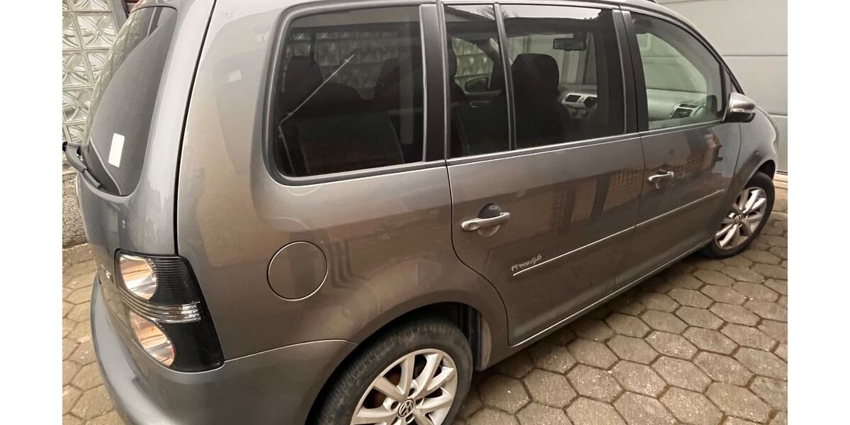 VW Touran 160.615 km 5.450 &euro; Bochum 44805