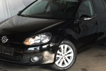 VW Golf STYLE TIPTRONIC KLIMAAUT 5-TÜRIG PARKPILOT 146.255 km 7.908 &euro; Köln 50858