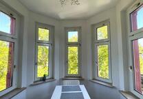 Gepflegte 1-Zimmer-Wohnung mit Wintergarten und großem Bad in Leipzig-Stötteritz