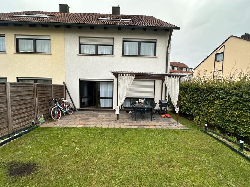 Traumhafte Doppelhaushälfte mit Garten in 91227 Leinburg zimmer