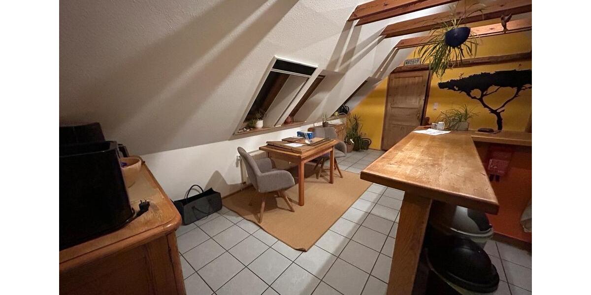 100qm Wohnung im Dachgeschoss 2 zimmer