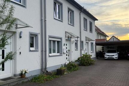Großes modernes Reihenmittelhaus