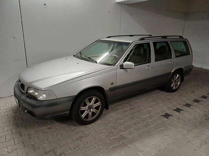 Volvo V70 240.000 km 7.950 € Seelbach 77960