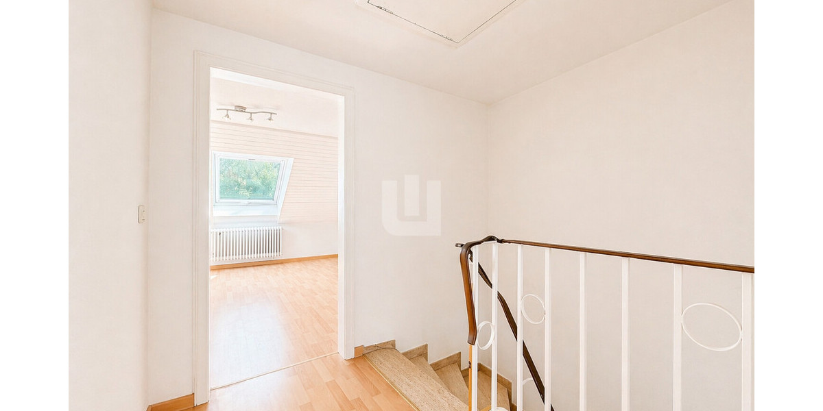 WINDISCH – Renovierungsbedürftiges RMH in Ortsrandlage von Olching – viel Potenzial für Familien! - Reihenmittelhaus Olching | Angebot:26534334