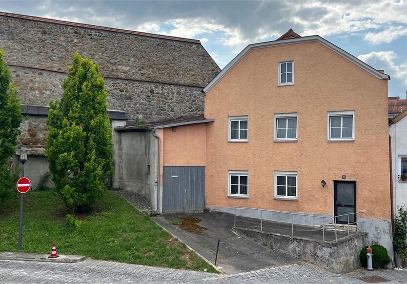 Sanierungsbedürftiges Stadthaus direkt an der Stadtmauer
