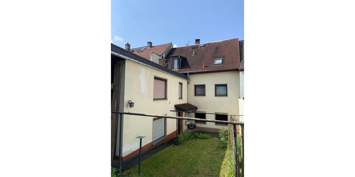 Reihenhaus Werdau - 9 Zimmer, 180 m&sup2;, 89.000&euro; | Angebot:25900449