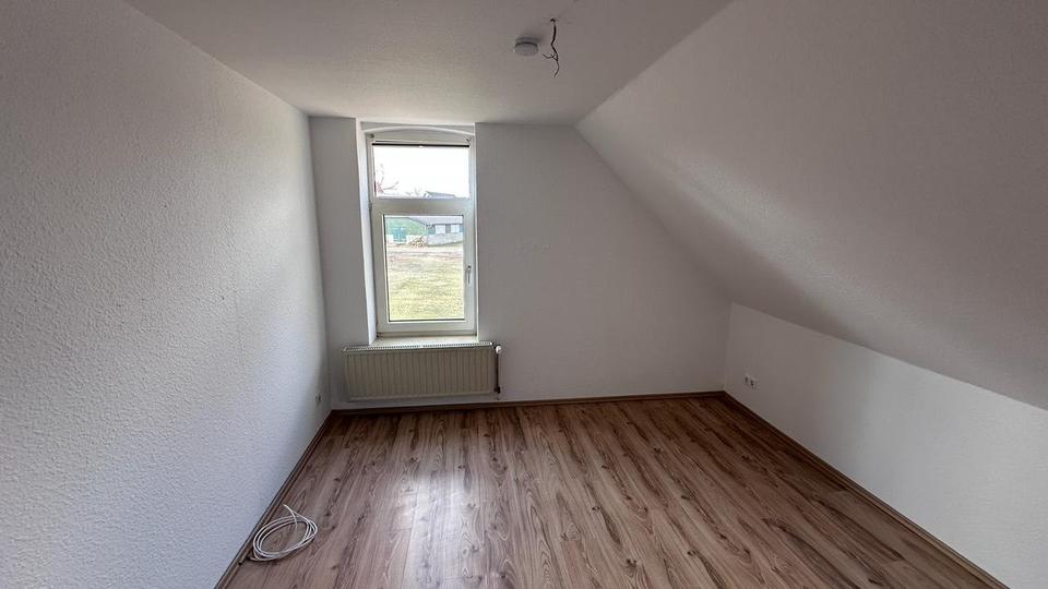 Dachgeschoßwohnung Geestland - 5 Zimmer, 100 m&sup2;, 690&euro; | Angebot:25320512