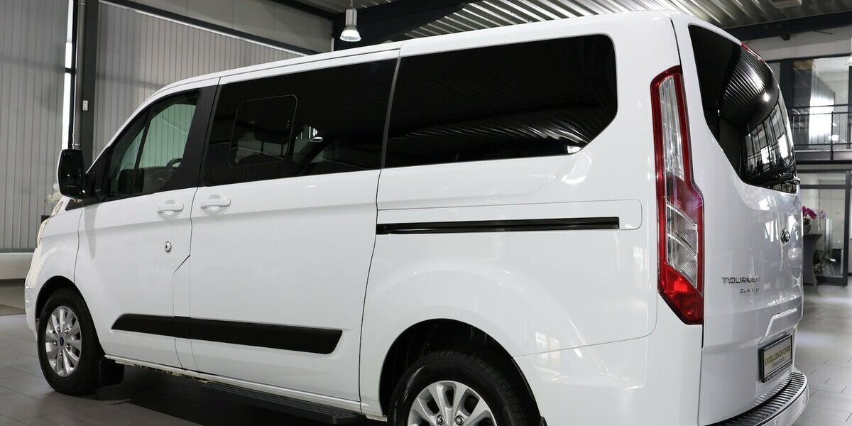 Ford Tourneo Custom 2.0 TDCI 320 L1 / 8-SITZER / NAVI 167.000 km 25.998 &euro; Hamm 59077