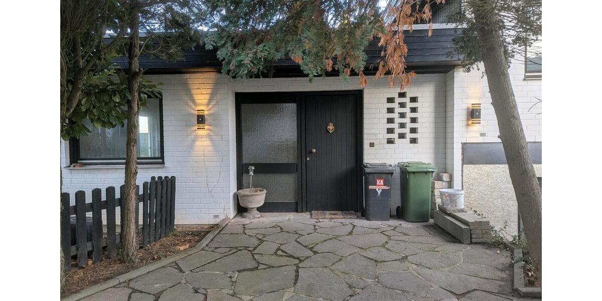 Einfamilienhaus Bonn Hardtberg - 6 Zimmer, 180 m&sup2;, 2.700&euro; | Angebot:24706460