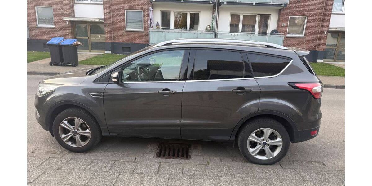 Ford Kuga 70.200 km 14.800 &euro; Grevenbroich 41516