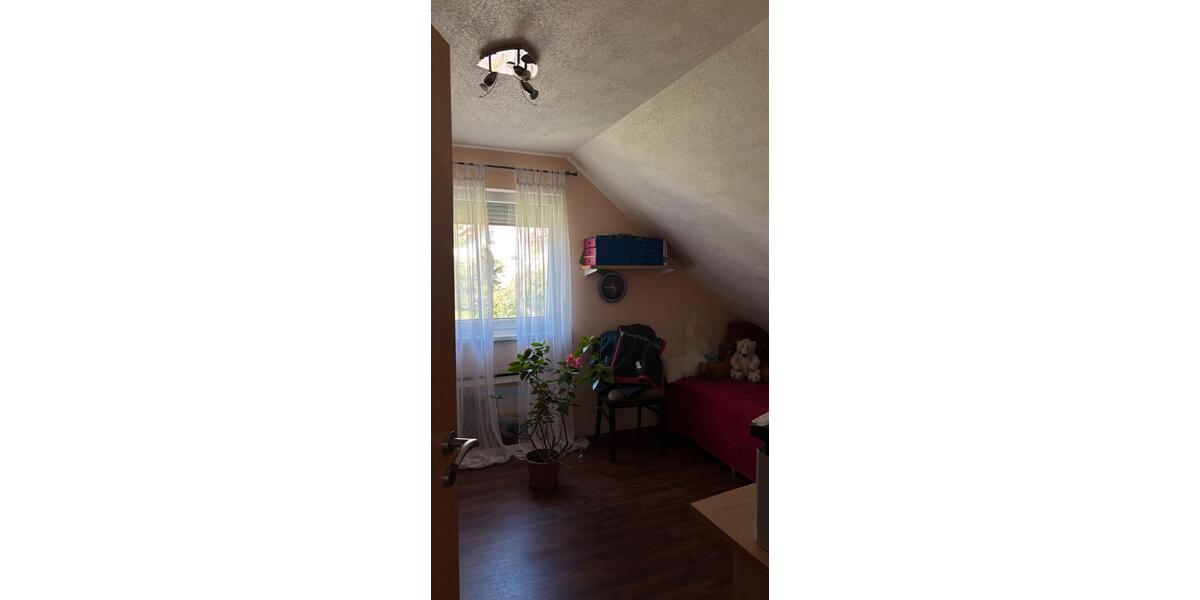 Einfamilienhaus mit Einliegerwohnung, Carport, PV, Wärmepumpe 6 zimmer