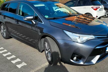 Toyota Avensis 162.700 km 12.390 &euro; Frankfurt am Main 60433