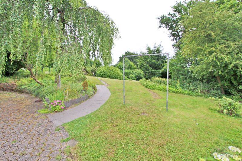 Fröndenberg-Hohenheide: Stilvoll und außergewöhnlich: Haus mit separater Wohnung, ca. 220 m² Wfl..