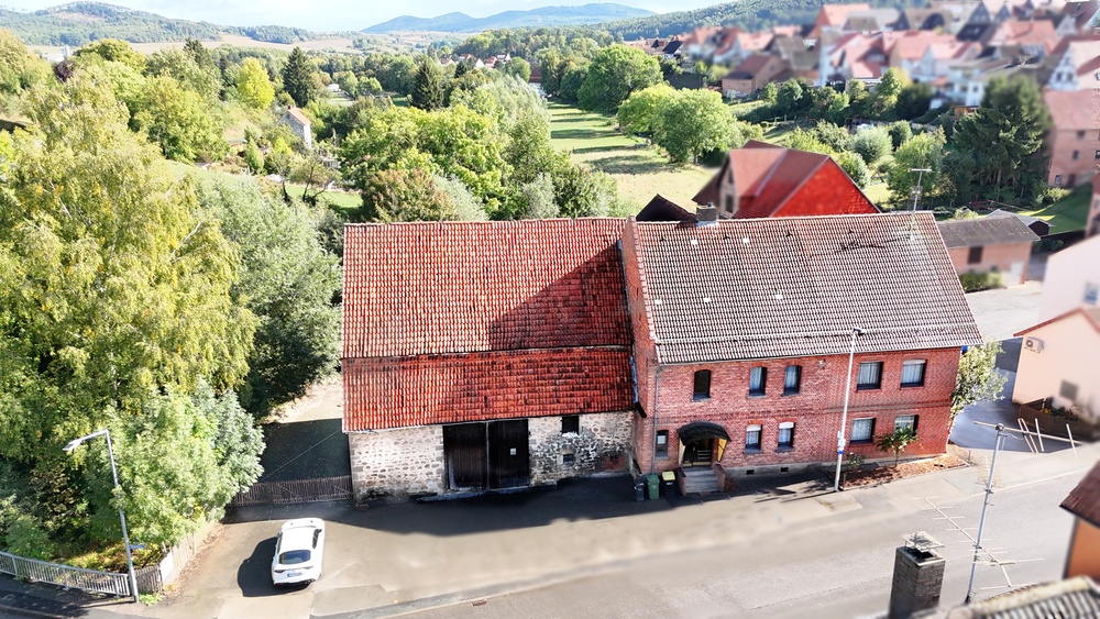 Großer Resthof mit 2 Fam.Haus, Stallungen, Scheune, Garagen & ca. 2.300m² Grundstück - Bauernhaus, Landhaus Wolfhagen | Angebot:26991162