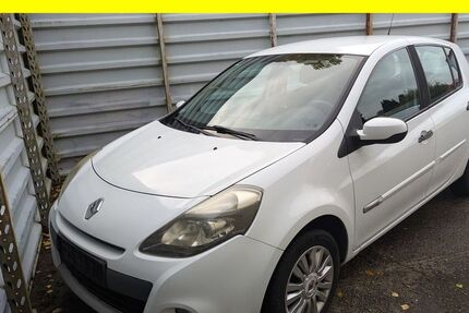 Renault Clio 106.786 km 4.200 &euro; Lübeck 23556