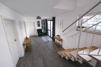 Haus Walldorf - 4.5 Zimmer, 183 m&sup2;, 2.250&euro; | Angebot:25445635