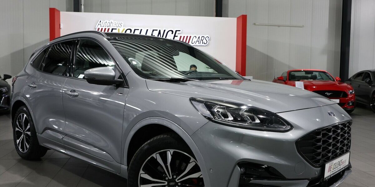Ford Kuga 2.5 P-HEV ST-LINE-X STYLING SPORT PANORAMA 73.000 km 22.444 &euro; Hamm 59077